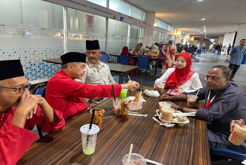 Ahmad Zahid berkongsi foto terakhir bersama Ramesh di WTC pada Jumaat.