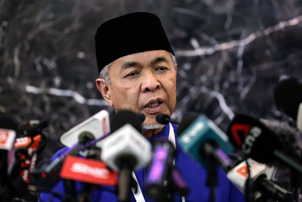 Ahmad Zahidbercakap pada sidang media sempena Perhimpunan Agung UMNO 2022 di Pusat Dagangan Dunia Kuala Lumpur hari ini. - Foto Bernama