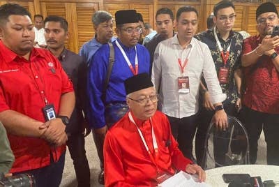 Ismail Sabri (duduk) ketika bercakap pada sidang media di Laman Media PAU 2022 di Pusat Dagangan Dunia Kuala Lumpur pada Sabtu.