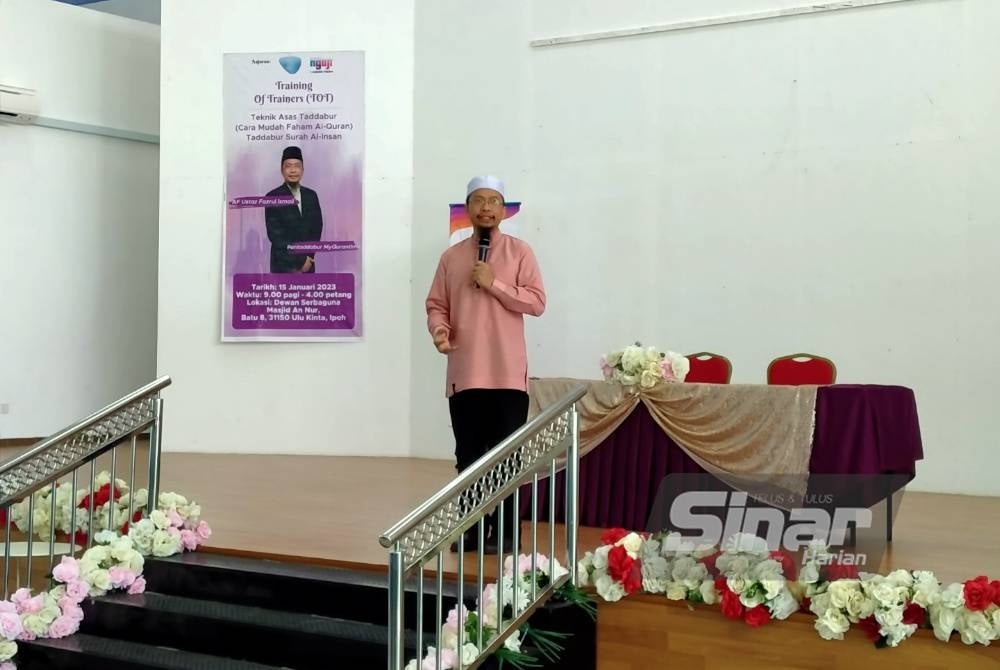 Fazrul menyampaikan ucapan sempena program TOT Teknik Asas Tadabbur Zon Utara di Dewan Serbaguna Masjid An Nur, Batu 8 pada Ahad.