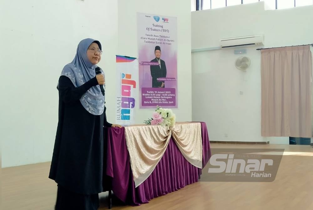 Marhaini menyampaikan ucapan sempena program TOT Teknik Asas Tadabbur Zon Utara di Dewan Serbaguna Masjid An Nur, Batu 8 pada Ahad.