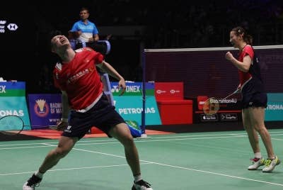 Si Wei-Ya Qiong muncul juara Terbuka Malaysia
selepas menewaskan pasangan dari Jepun pada Terbuka Malaysia 2023 di Axiata Arena pada Ahad. - Foto Bernama