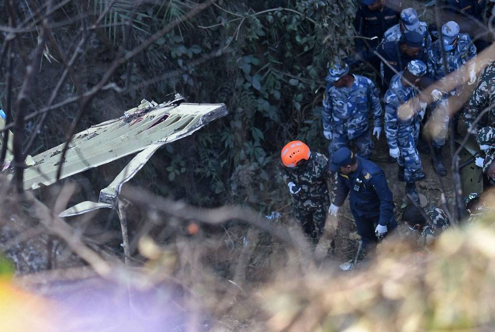 Lebih 60 mayat ditemukan dari lokasi nahas setakat ini. - Foto AFP