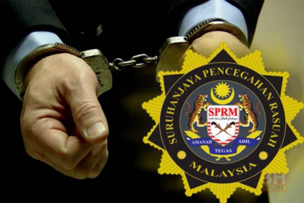 Seorang kakitangan dan bekas pengetua sebuah sekolah di Johor ditahan bagi membantu siasatan kerana disyaki salah guna kuasa. - Gambar hiasan