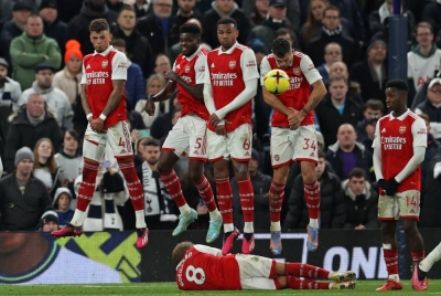 Arsenal diramalkan gagal untuk mempertahankan kelebihan mata yang dimiliki selaku pendahulu EPL. - Foto AFP