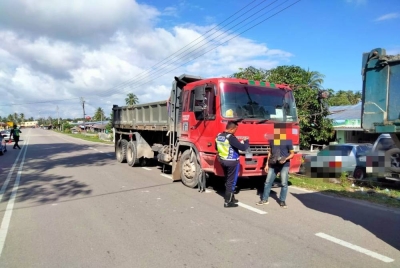 JPJ Kelantan mengeluarkan kompaun kepada 14 lori yang dikesan membawa muatan secara berlebihan dalam satu operasi di Kampung Geting, Tumpat pada Isnin.