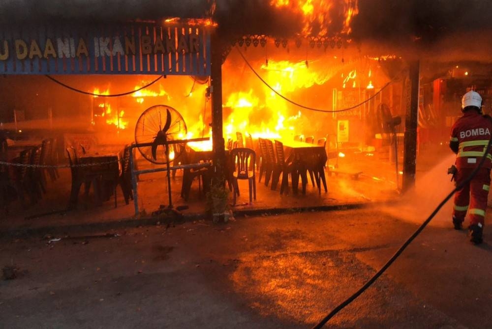 Kedai tomyam di Jalan Perak musnah 75 peratus dalam kebakaran pada pagi Rabu.