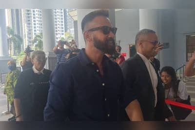 Sharnaaz Ahmad tiba di Mahkamah Majistret di sini pada jam 9.30 pagi Rabu.