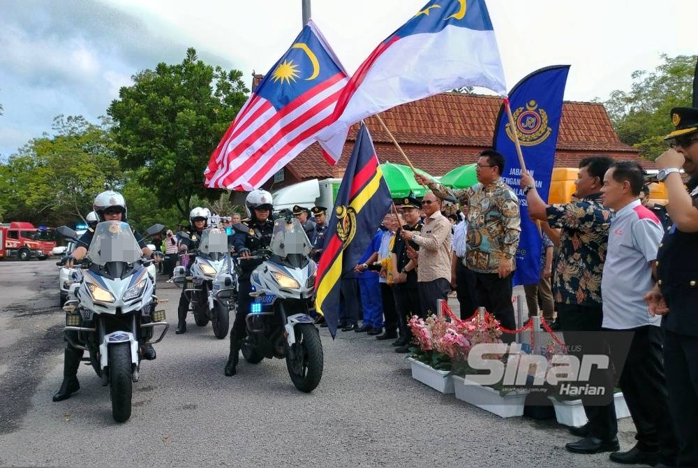 Sulaiman ketika membuat pelepasan kenderaan agensi penguat kuasa pada program pelancaran itu.