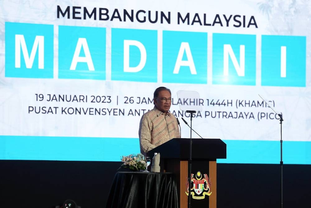 Anwar menyampaikan amanat Membangun Malaysia Madani: Visi dan Kerangka Dasar Reformasi ketika Majlis Pelancaran Wacana Membangun Malaysia Madani di Pusat Konvensyen Antarabangsa Putrajaya (PICC) pada Khamis. - Foto Bernama