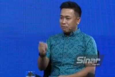 Mohamed Nizham ketika hadir ke program Sinar Live.