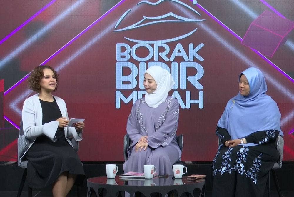 Nurulhidayah (tengah) ketika ketika menjadi panelis dalam Program Borak Bibir Merah bertajuk ‘Manisnya Hidup Bermadu...’ yang disiarkan di semua platform Sinarplus pada Jumaat.