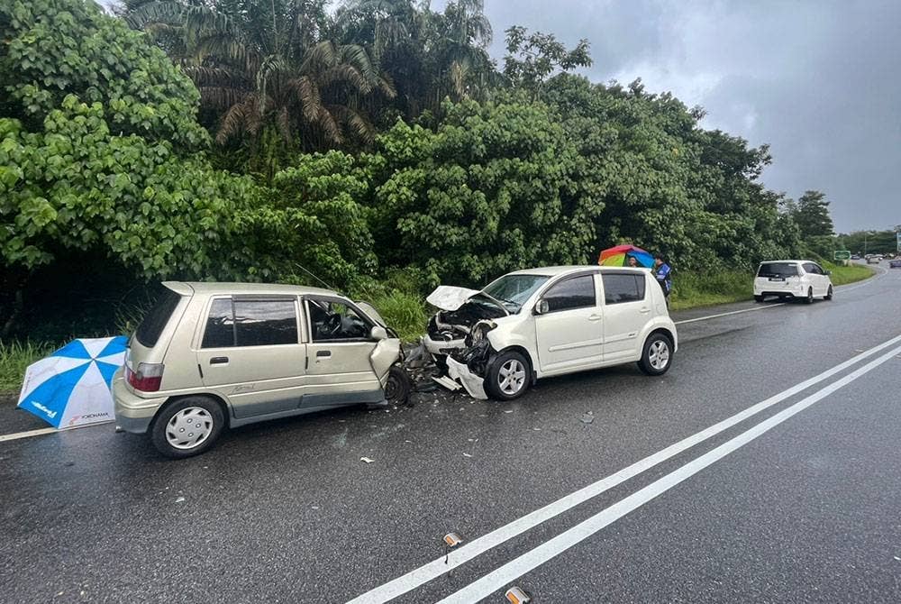 Keadaan kenderaan yang terbabit dalam kemalangan di Kilometer 36.8 Jalan Kota Bharu- Kuala Krai pada Sabtu. -Foto: Ihsan PDRM