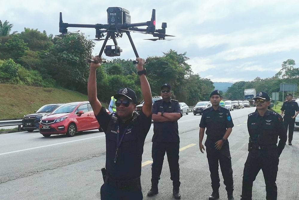 Pemantauan keadaan lalulintas JSPT bersama Unit Dron, Pasukan Gerakan Udara, PDRM di KM 367.3 PLUS Slim River, Perak