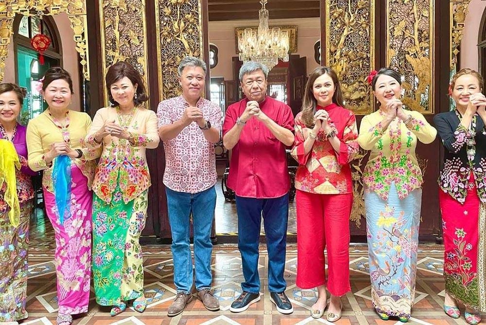 Sultan Sharafuddin dan Tengku Permaisuri Norashikin mengucapkan Selamat Tahun Baharu Cina kepada semua rakyat Selangor yang menyambut perayaan itu.