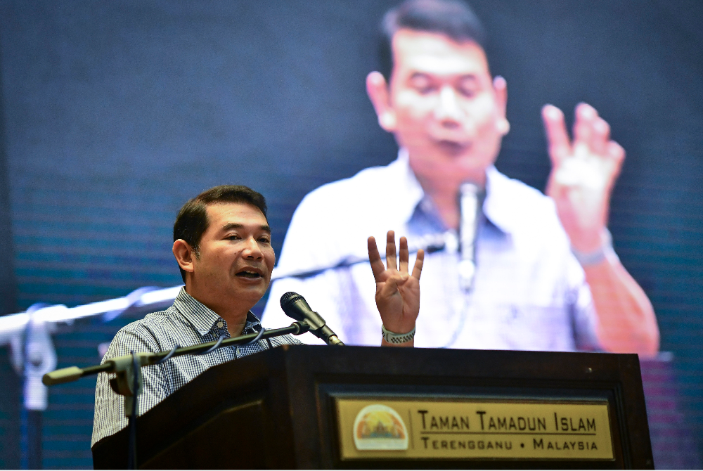 Rafizi berucap pada Konvensyen Pilihan Raya PKR Negeri Terengganu di Taman Tamandun Islam pada Sabtu.