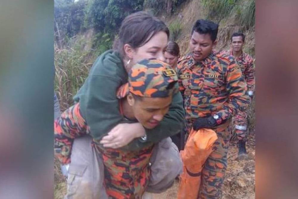 Jabatan Bomba dan Penyelamat (JBPM) Pahang berjaya membawa turun seorang wanita yang cedera selepas mendaki Gunung Jasar - Foto JBPM