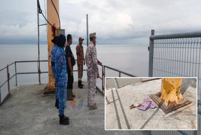 Usaha mencari dan menyelamat mangsa dijalankan Maritim Selangor serta dibantu agensi penyelamat lain seperti Bomba dan APM. (Gabmbar kecil : Beberapa barangan peribadi milik mangsa ditemui berhampiran Jeti Awam Tanjung Sepat sebelum mangs dilaporkan terjatuh.)