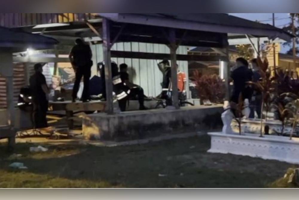 Seorang lelaki berusia dalam lingkungan 50-an ditemui meninggal dunia di atas wakaf Tanah Perkuburan Islam Panji Alam. - Foto Astro Awani