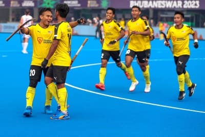 Speedy Tigers meraikan kejayaan selepas berjaya mengutip mata pada aksi crossover di Bhubaneswar pada Ahad. - Foto EPA