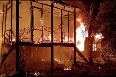 Keadaan rumah yang musnah akibat kebakaran di Jalan Tebuk pada Ahad. - Foto JBPM Perak