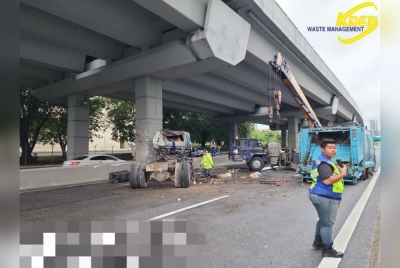 Seorang maut manakala seorang lagi cedera dalam kemalangan melibatkan sebuah lori sampah milik subkontraktor KDEBWM di Klang, pada Ahad.