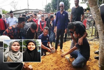 Antara rakan sekelas mangsa yang hadir di tanah perkuburan Kampung Melayu Layang-Layang, Kluang pada Ahad. (Gambar kecil dari kiri : Nur Alya Batrisa, Adlynn Batrisya)