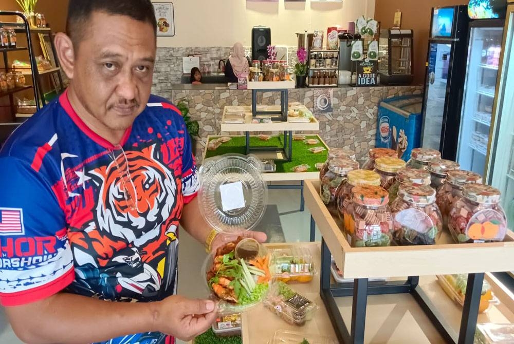 Makanan segar dan berkhasiat turut ditawarkan di Manja Vendor ini.