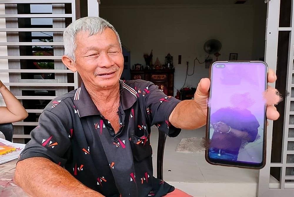 Kong Men menunjukkan keadaan suspek semasa ditangkap.