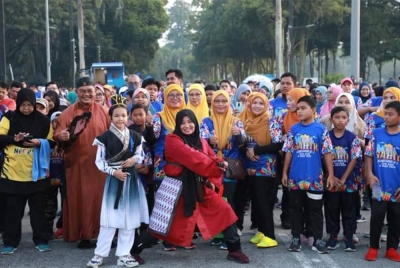 Kira-kira 3,000 pengunjung memeriahkan program Shah Alam Hari Tanpa Kenderaan dan sambutan Tahun Baharu Cina di Dataran Shah Alam.