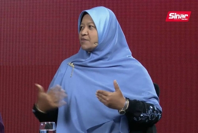 Suzana ketika dalam program Wacana Sinar ke-380 bertajuk ‘Poligami: 2, 3 dan 4, bukan perampas’ yang diadakan di Kompleks Karangkraf, Shah Alam pada Selasa.