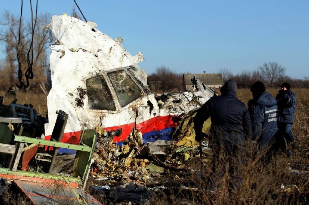 Bangkai pesawat penumpang MH17 dari Malaysia yang jatuh terhempas di timur Ukraine. - Foto AFP