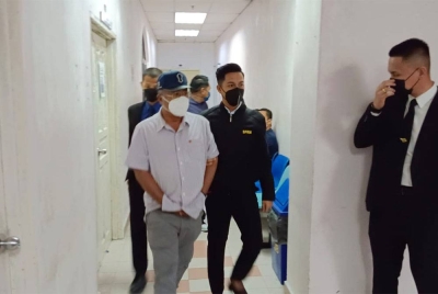 Azman dihadapkan ke Mahkamah Seksyen Johor Bahru pada Rabu.