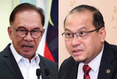 Dari kiri: Anwar dan Ahmad Amzad