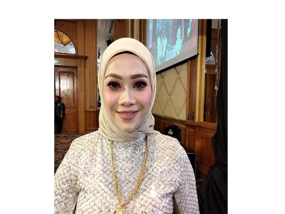 NUR AZAWANI