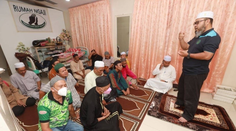 Asmadi ketika berucap dalam Kelas Bimbingan al-Quran dan Fardu Ain (KAFA) di Rumah Ngaji Persatuan Insaf Pahang pada Khamis.