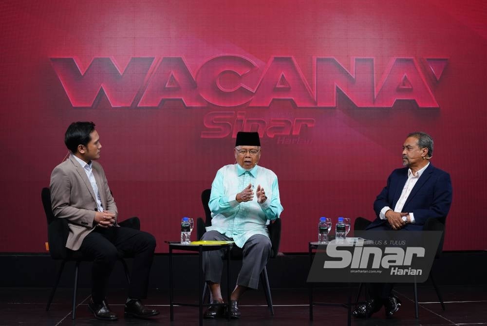 Dari kiri, Ismail Adnan, Mohd Nakhaie dan Jamil Khir semasa Wacana Sinar edisi ke-381 bertajuk Dakwah Madani: Rahmah Bukan Telagah yang disiarkan secara langsung di platform Sinar Harian, pada Khamis.- Foto Sinar Harian MOHD HALIM ABDUL WAHID