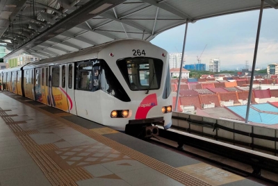 Rapid Rail menyediakan perkhidmatan alternatif susulan gangguan perkhidmatan LRT Laluan Ampang/Sri Petaling di antara Stesen Bandaraya dan Stesen Masjid Jamek pada Jumaat. - Gambar hiasan