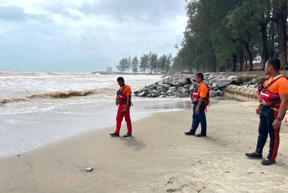 Anggota APM menjalankan rondaan di persisir Pantai Bachok pada setiap hari.