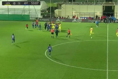 Pergaduhan antara pemain JDT dan Levski Sofia yang berlaku pada minit ke-53.