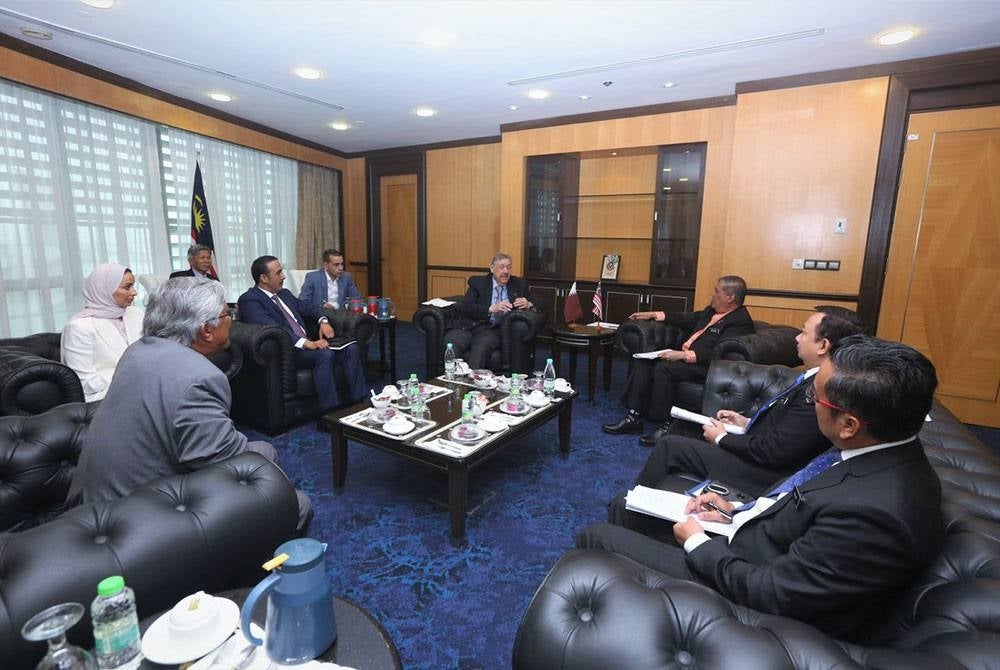 Kedua-dua belah pihak berbincang mengenai hala tuju kerjasama dalam sektor pertanian.