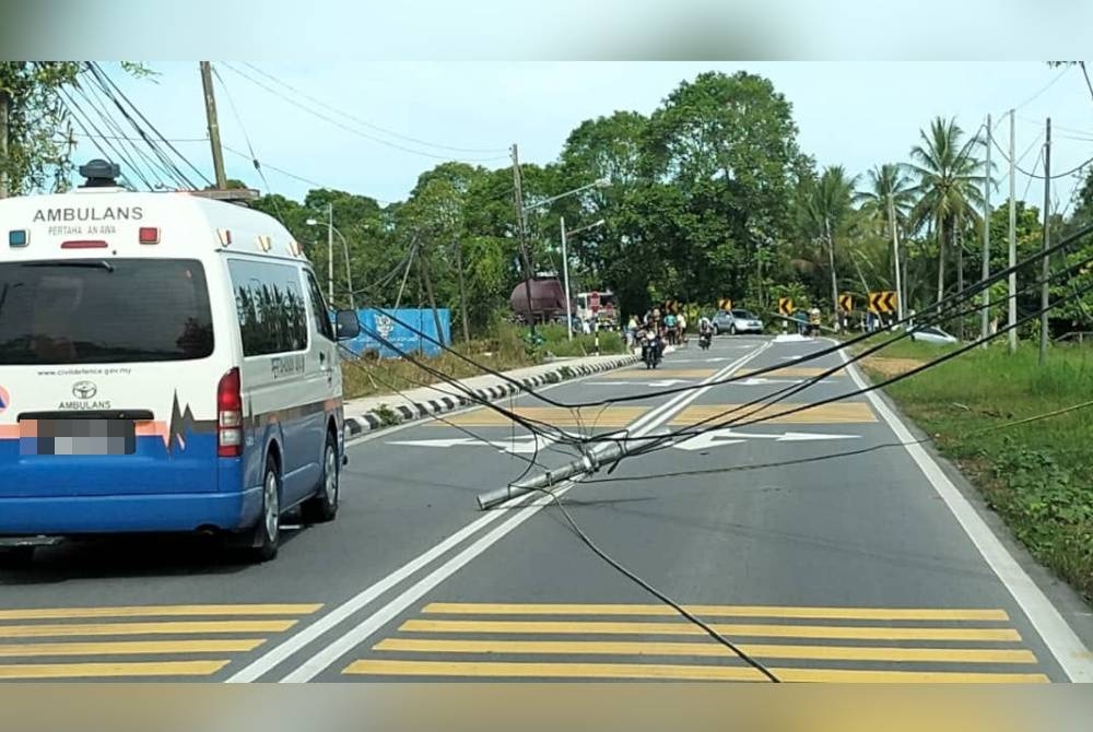 Foto di lokasi kemalangan yang dikongsi pengguna Facebook.
