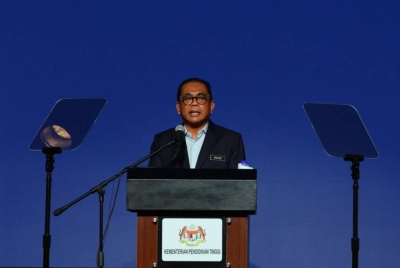 Menteri Pendidikan Tinggi Datuk Seri Mohamed Khaled Nordin menyampaikan amanat pada Majlis Amanat Tahun Baharu Kementerian Pendidikan Tinggi di kementeriannya. -Foto Bernama