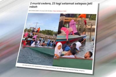 Dua murid dari Sekolah Kebangsaan (SK) Pulau Pababag, di sini, cedera manakala 23 yang lain selamat selepas terjatuh ke laut apabila jeti kampung berkenaan roboh dalam kejadian awal pagi Isnin.
