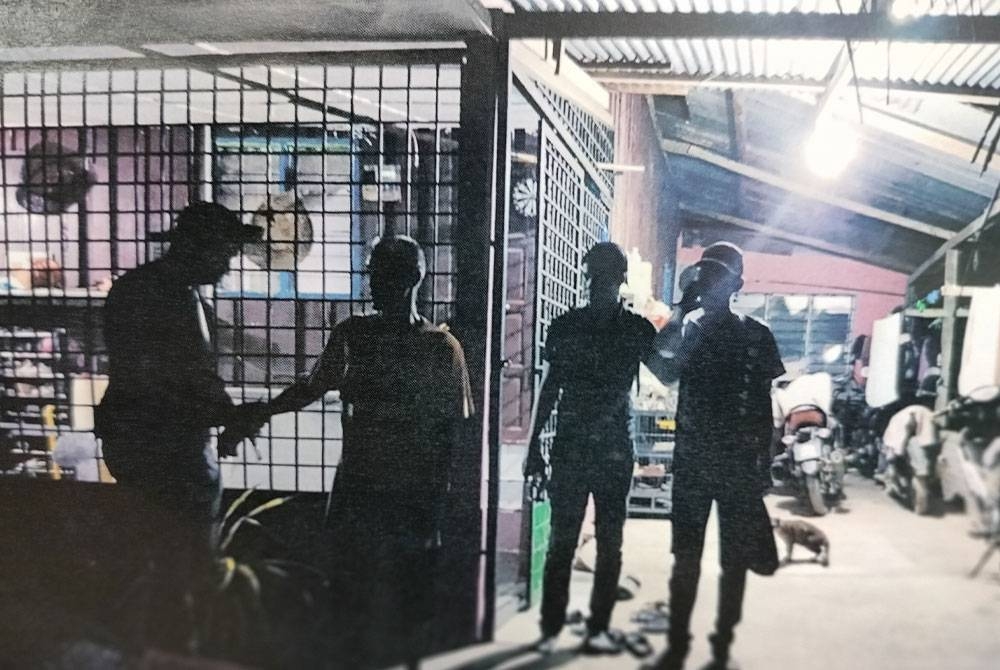 Sebuah bengkel di Pekan antara sarang penagihan yang berjaya dikesan dalam Ops Tapis Khas Semalaysia yang diadakan di negeri ini, minggu lalu.