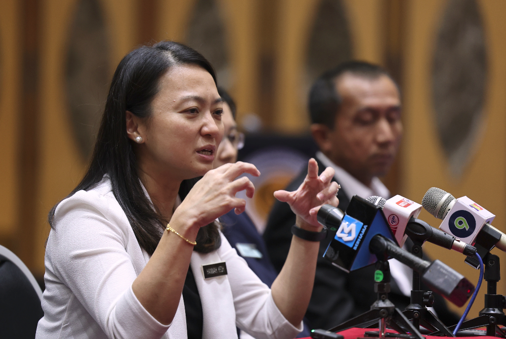 Hannah Yeoh mengadakan sidang media selepas sesi Townhall Bersama Industri Sukan di Menara KBS hari ini.   - Foto Bernama