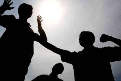 Tiga pelajar sekolah menengah direman empat hari bermula Selasa selepas dipercayai bergaduh dengan rakan di sebuah sekolah di Kubang Kerian, di sini pada Isnin. - Gambar hiasan