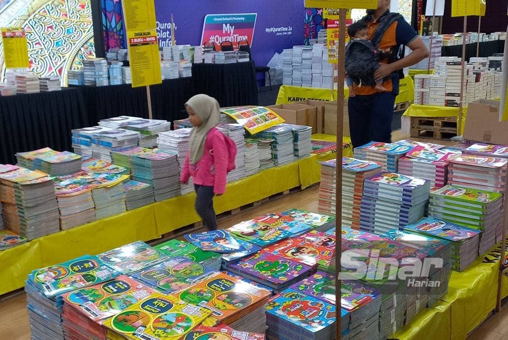 Pelbagai pilihan buku kanak-kanak ditawarkan pada harga diskaun di Jualan Gudang Karangkraf 2023 yang mampu menarik minat membaca golongan itu.