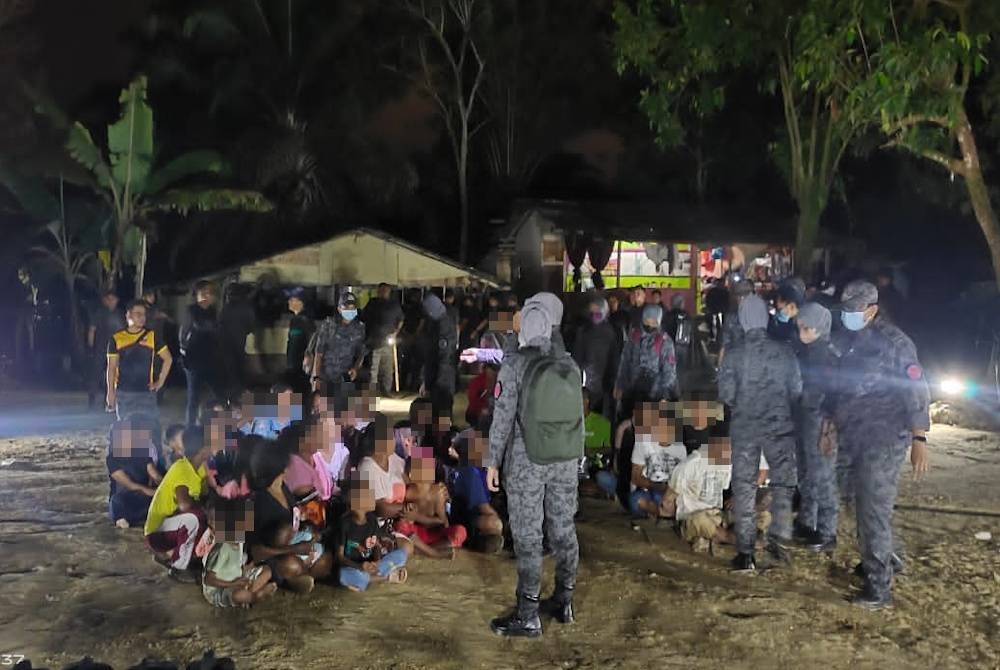 Jabatan Imigresen Malaysia, Negeri Sembilan gempur penempatan haram PATI. - Foto Ihsan JIM Negeri Sembilan