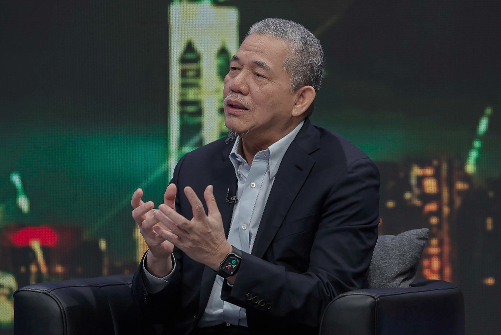 Fadillah ketika hadir bagi sesi temu bual Program Naratif Khas terbitan Radio Televisyen Malaysia (RTM) di Wisma Berita, Angkasapuri malam ini. - Foto Bernama